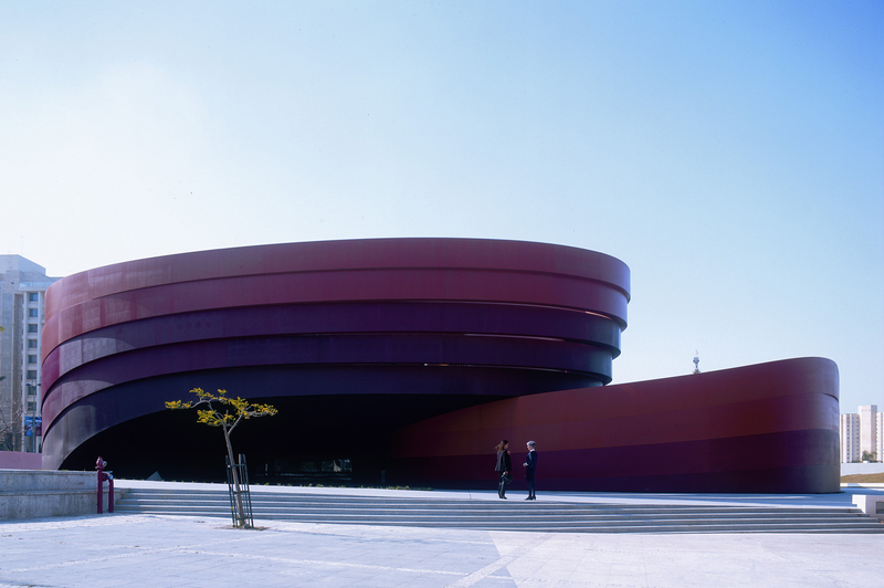 Illustration for article titled Buildings that look like UFO crash landings